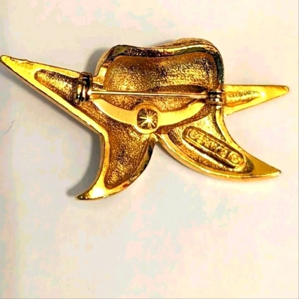 GERRY Signed Vintage Gold Tone Abstract Brooch